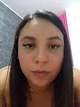 Snapshot of LizzRouse chatting on 10.20.25 LizzRouse online show from 10.20.25