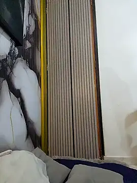 Snapshot of LizzRouse chatting on 10.29.25 LizzRouse online show from 10.29.25