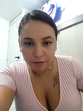 Snapshot of LizzRouse chatting on 11.09.25 LizzRouse online show from 11.09.25