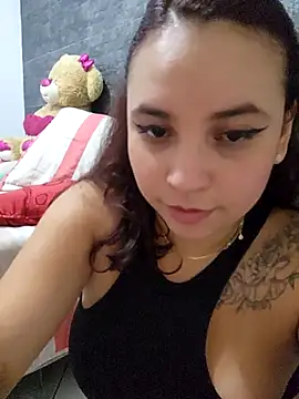 Snapshot of LizzRouse chatting on 12.04.25 LizzRouse online show from 12.04.25