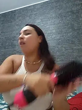 Snapshot of LizzRouse chatting on 12.15.25 LizzRouse online show from 12.15.25