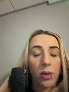 Snapshot of Strongqueen chatting on 02.12.26 Strongqueen online show from 02.12.26