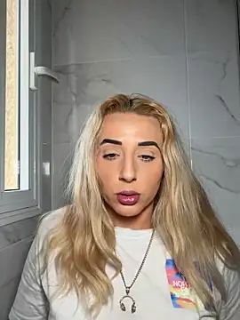 Strongqueen online show from 05.05.26