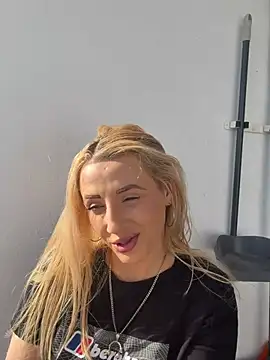 Snapshot of Strongqueen chatting on 05.29.26 Strongqueen online show from 05.29.26