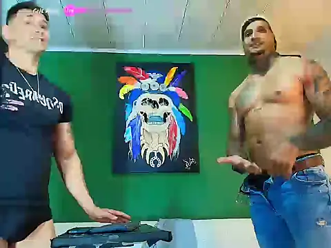 Snapshot of GendersonFit chatting on 11.05.25 GendersonFit online show from 11.05.25