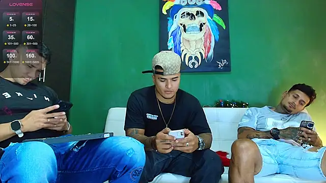 Snapshot of GendersonFit chatting on 12.17.25 GendersonFit online show from 12.17.25