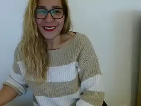 Snapshot of vanessahayeck chatting on 03.18.25 vanessahayeck online show from 03.18.25