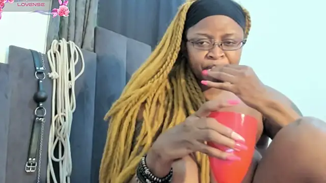 CuteBustyBabes online show from 12.30.24