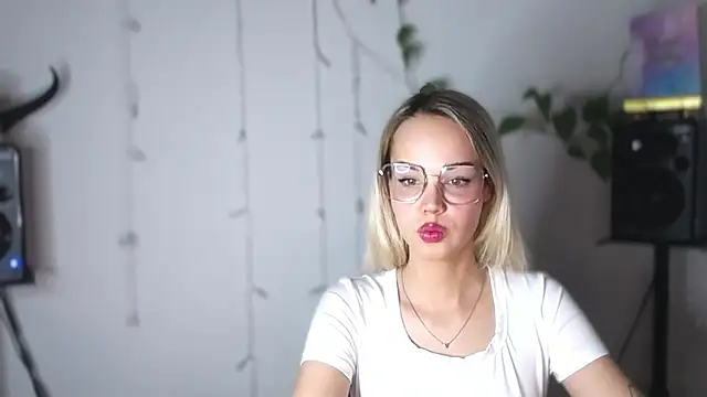 Snapshot of LexiexPlay chatting on 01.07.25 LexiexPlay online show from 01.07.25