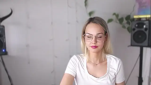 Snapshot of LexiexPlay chatting on 01.07.25 LexiexPlay online show from 01.07.25