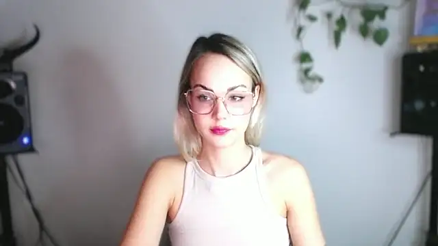 Snapshot of LexiexPlay chatting on 02.24.25 LexiexPlay online show from 02.24.25