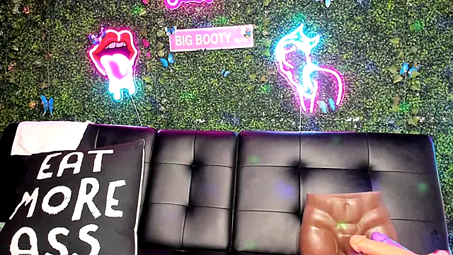 ThickAssRena online show from 12.12.24