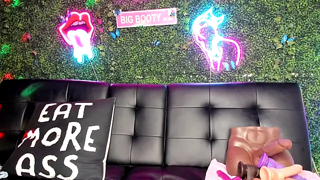 ThickAssRena online show from 12.13.24