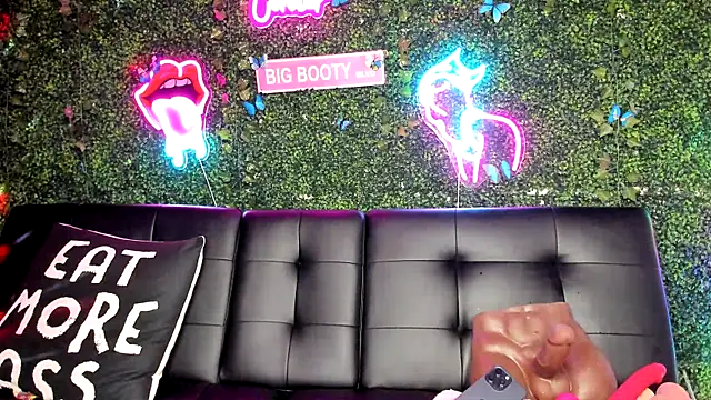 ThickAssRena online show from 12.14.24