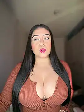 Snapshot of cami_ortiz__ chatting on 07.25.26 cami ortiz online show from 07.25.26