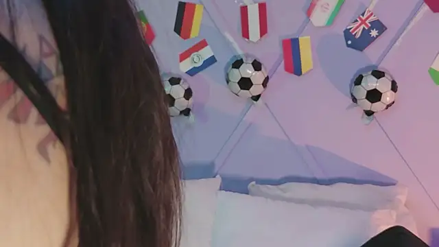 emmajohnss online show from 07.12.26