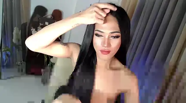 Snapshot of Ts-Glamourosa chatting on 03.11.25 Ts-Glamourosa online show from 03.11.25