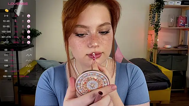 Snapshot of Sofy_Benson chatting on 07.19.26 Sofy Benson online show from 07.19.26