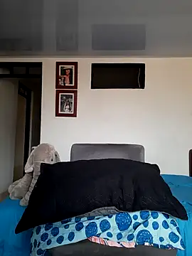 Snapshot of cosmicwind chatting on 01.04.25 cosmicwind online show from 01.04.25