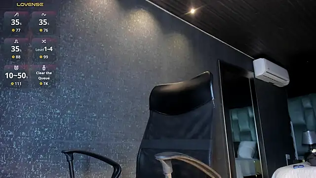 Snapshot of MarkWalker__ chatting on 06.15.26 MarkWalker online show from 06.15.26