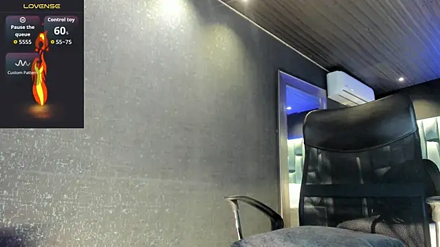 Snapshot of MarkWalker__ chatting on 06.16.26 MarkWalker online show from 06.16.26