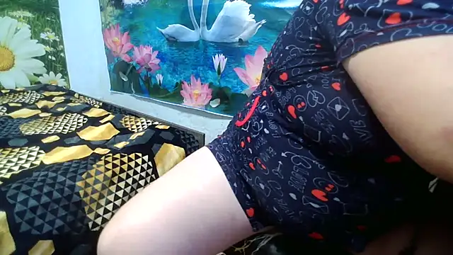Snapshot of AnnaXGold chatting on 09.13.25 AnnaXGold online show from 09.13.25