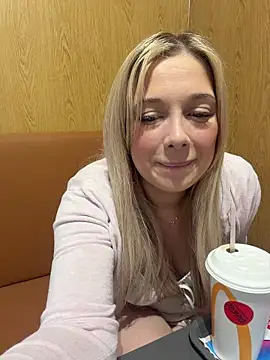 Snapshot of CherryAuroraa chatting on 03.15.26 CherryAuroraa online show from 03.15.26