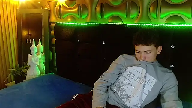 Snapshot of cruz_dante chatting on 03.18.26 cruz dante online show from 03.18.26