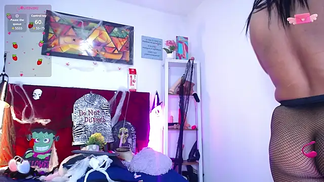 louise nails online show from 10.31.25