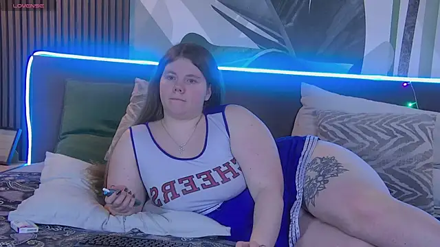 Snapshot of RubyValen chatting on 01.27.25 RubyValen online show from 01.27.25