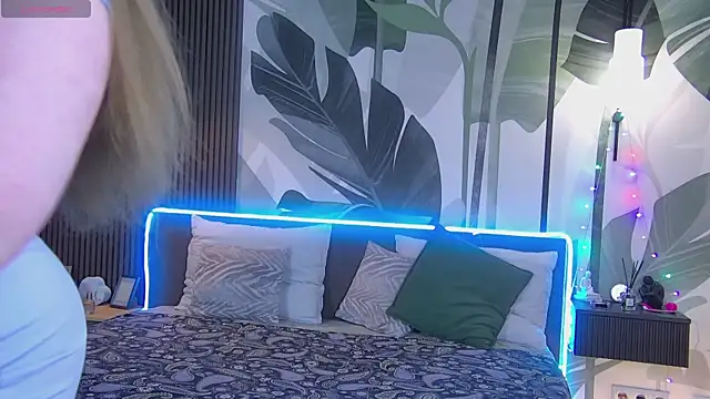 Snapshot of RubyValen chatting on 01.29.25 RubyValen online show from 01.29.25