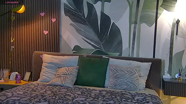 Snapshot of RubyValen chatting on 03.18.25 RubyValen online show from 03.18.25