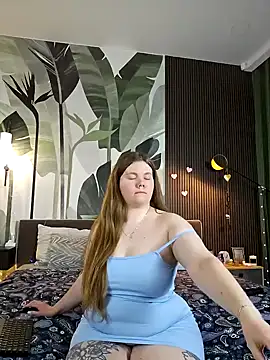 Snapshot of RubyValen chatting on 03.20.25 RubyValen online show from 03.20.25