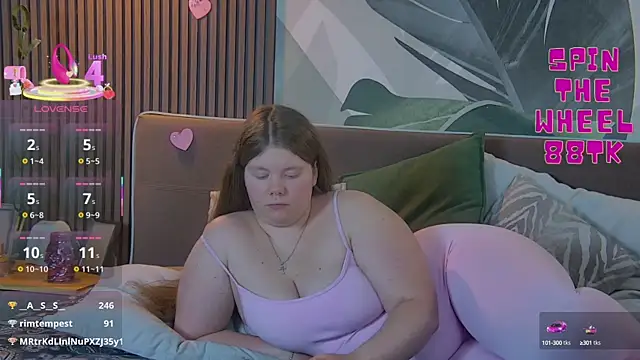 Snapshot of RubyValen chatting on 03.21.25 RubyValen online show from 03.21.25