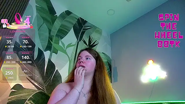 Snapshot of RubyValen chatting on 09.10.25 RubyValen online show from 09.10.25