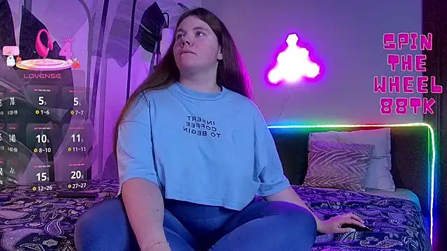 Snapshot of RubyValen chatting on 09.18.25 RubyValen online show from 09.18.25