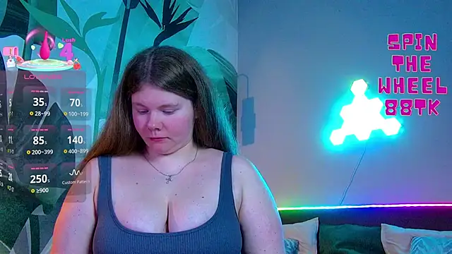 Snapshot of RubyValen chatting on 09.22.25 RubyValen online show from 09.22.25