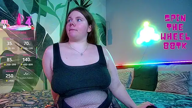 Snapshot of RubyValen chatting on 09.23.25 RubyValen online show from 09.23.25