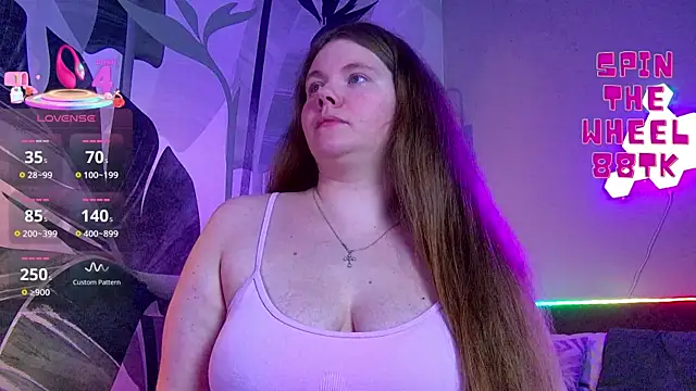 Snapshot of RubyValen chatting on 09.24.25 RubyValen online show from 09.24.25