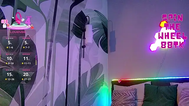 Snapshot of RubyValen chatting on 09.30.25 RubyValen online show from 09.30.25