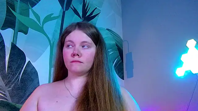 Snapshot of RubyValen chatting on 10.09.25 RubyValen online show from 10.09.25