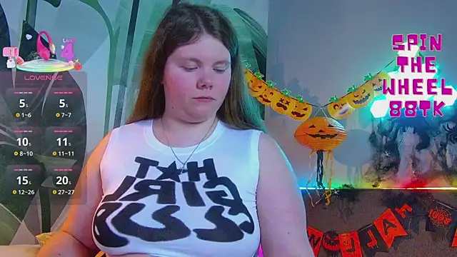 Snapshot of RubyValen chatting on 10.25.25 RubyValen online show from 10.25.25