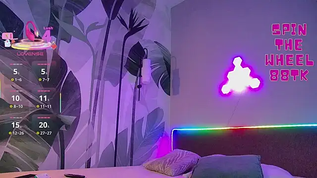 Snapshot of RubyValen chatting on 11.10.25 RubyValen online show from 11.10.25