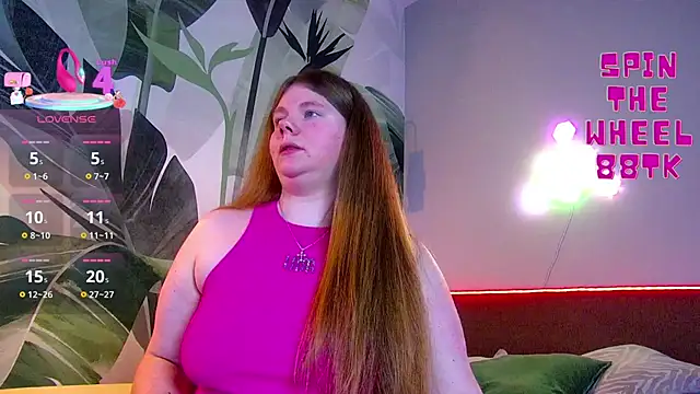 Snapshot of RubyValen chatting on 11.17.25 RubyValen online show from 11.17.25