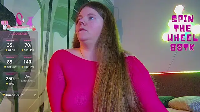 Snapshot of RubyValen chatting on 12.01.25 RubyValen online show from 12.01.25