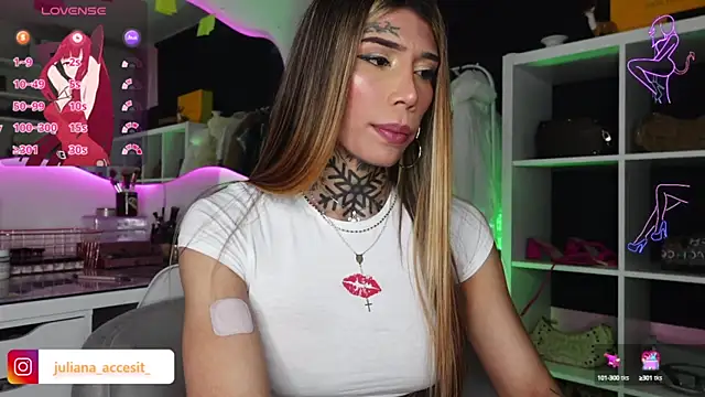 Snapshot of caroline_cossei chatting on 01.15.25 caroline cossei online show from 01.15.25