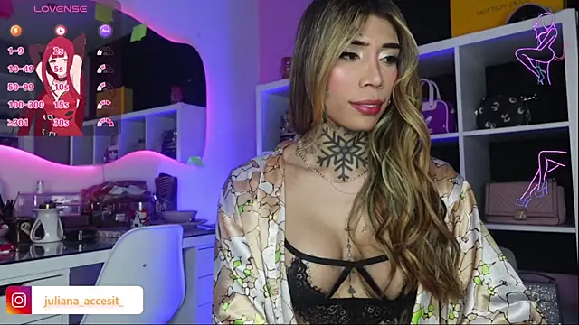 Snapshot of caroline_cossei chatting on 01.26.25 caroline cossei online show from 01.26.25