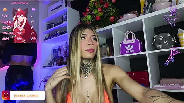 Snapshot of caroline_cossei chatting on 02.14.25 caroline cossei online show from 02.14.25