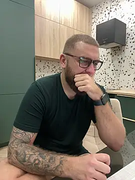 Bear bear  online show from 02.22.25