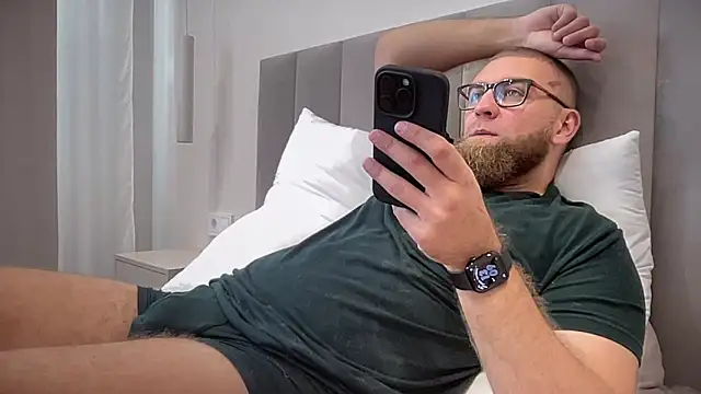 Bear bear  online show from 10.01.25